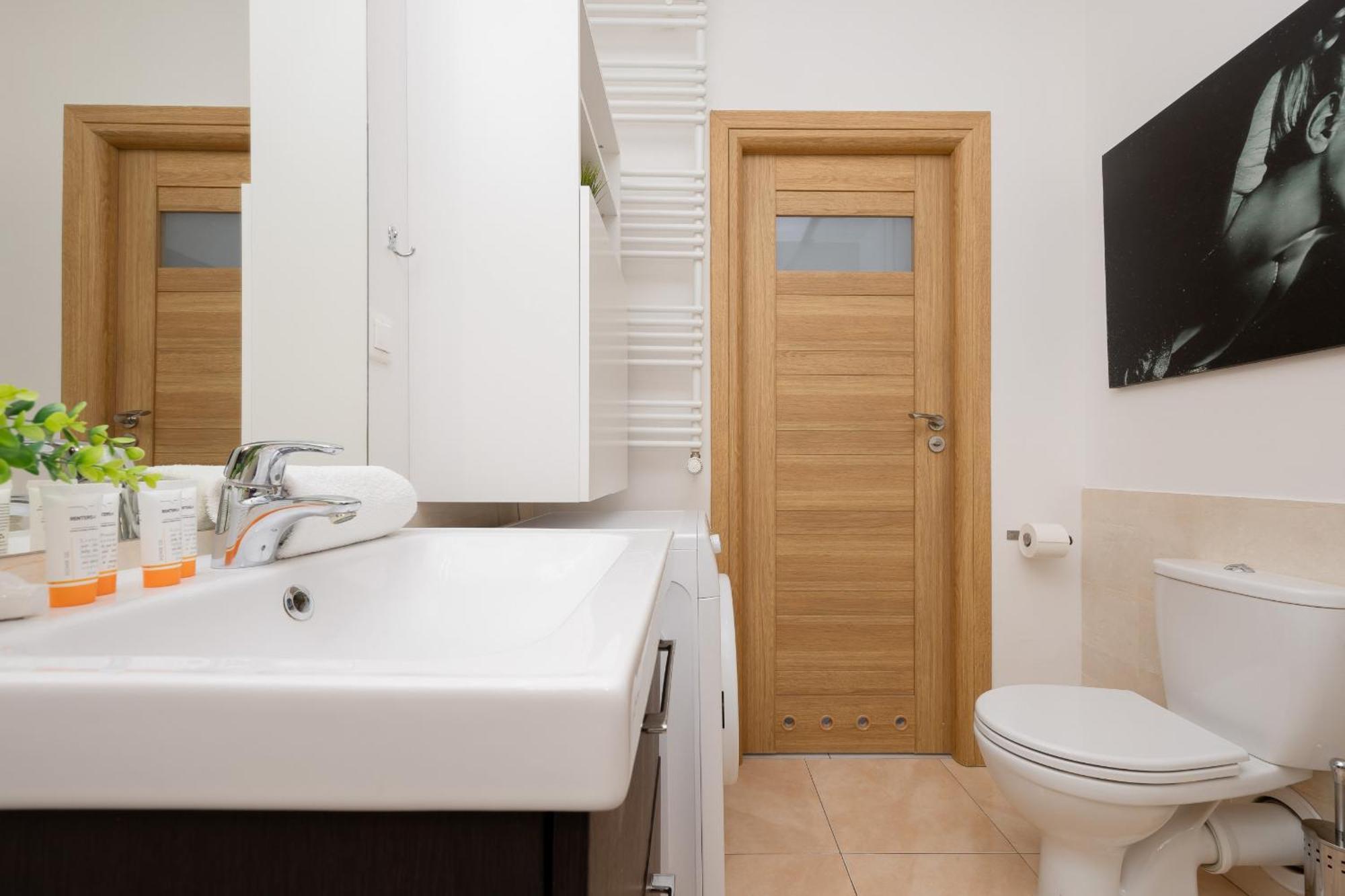 City Apartment With Parking Near Metro Mlociny By Noclegi Renters Warsaw Exterior photo